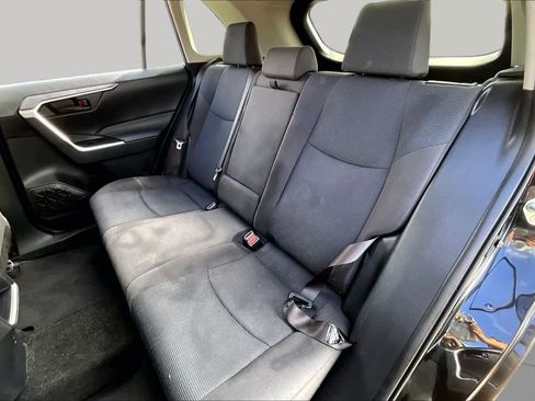 Used 2019 Toyota RAV4 LE w/ Carpet Mat Package FWD image 21