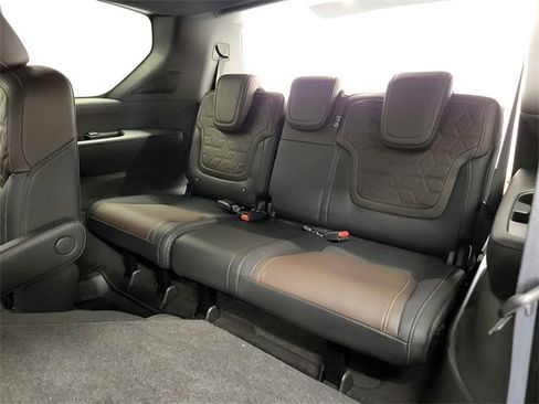 Used 2025 Nissan Armada Platinum image 31