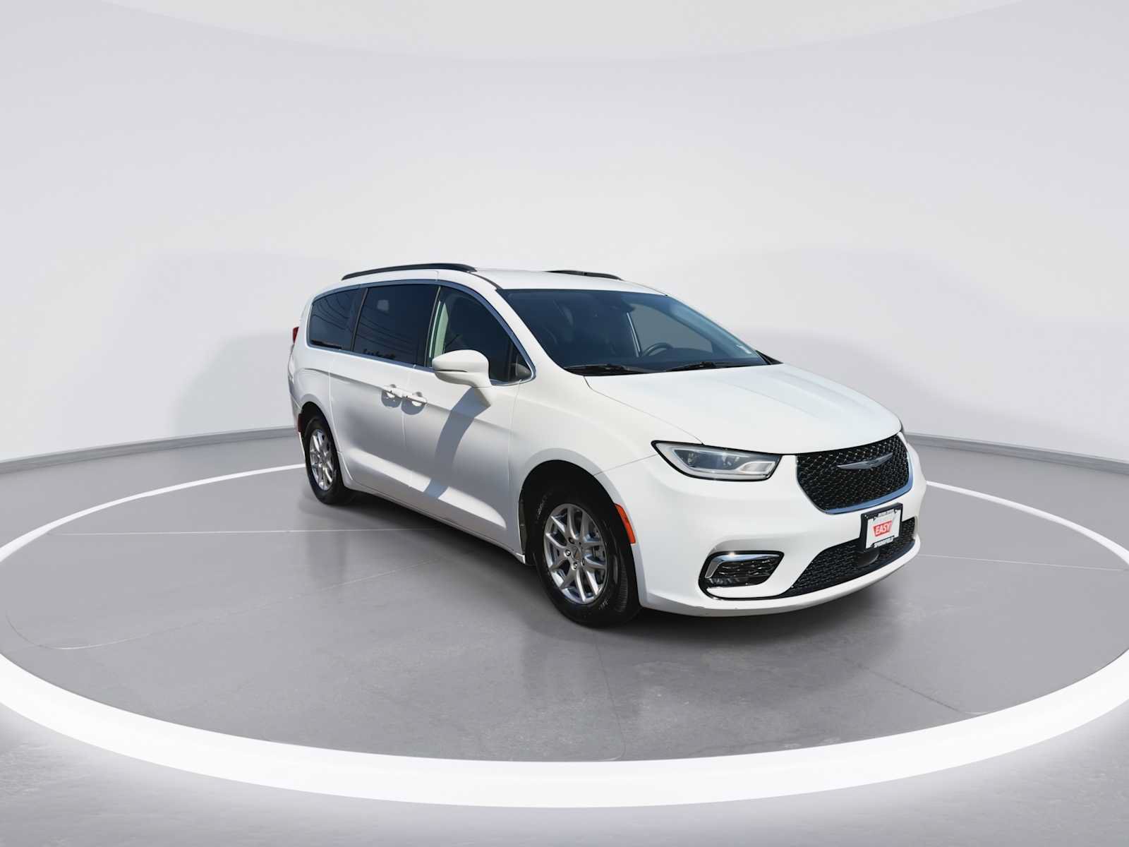 Used 2022 Chrysler Pacifica Touring-L FWD image 2