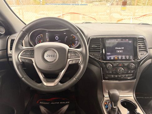 Used 2019 Jeep Grand Cherokee Altitude image 26
