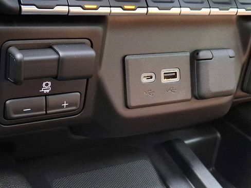 Used 2022 Chevrolet Silverado 1500 High Country AWD/4WD image 22