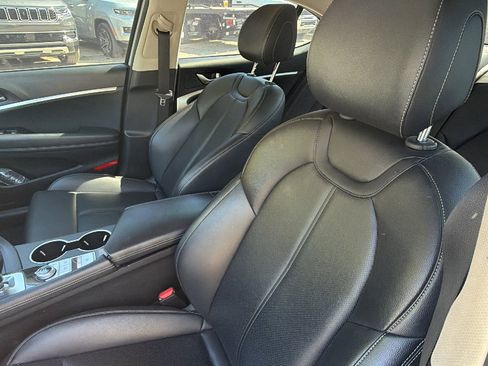 Used 2022 Genesis G70 2.0T image 17
