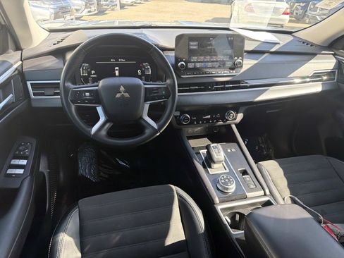 Used 2024 Mitsubishi Outlander 4WD Plug-In Hybrid image 7