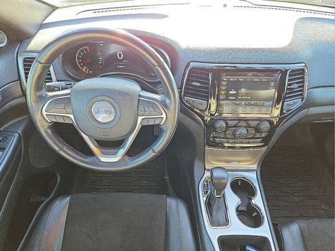 Used 2020 Jeep Grand Cherokee Altitude image 19