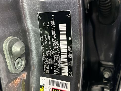 Used 2022 Toyota Highlander LE image 40