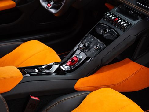 Used 2016 Lamborghini Huracan LP 610-4 AWD/4WD image 8
