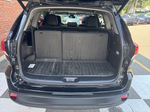 Used 2019 Toyota Highlander XLE AWD/4WD image 43