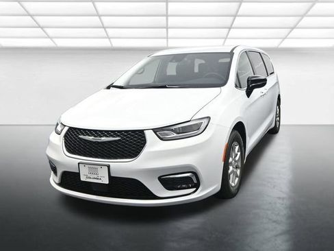 New 2026 Chrysler Pacifica Select image 4