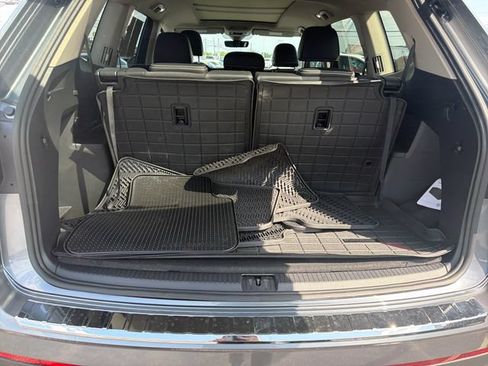 Used 2024 Volkswagen Atlas SE AWD/4WD image 15