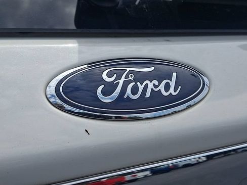 Used 2022 Ford Explorer XLT w/ Equipment Group 202A AWD/4WD image 32