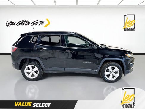 Used 2018 Jeep Compass Latitude w/ Popular Equipment Group AWD/4WD image 5