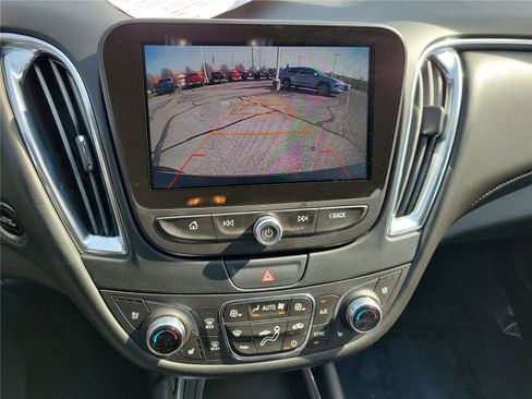 Used 2017 Chevrolet Malibu Premier image 29