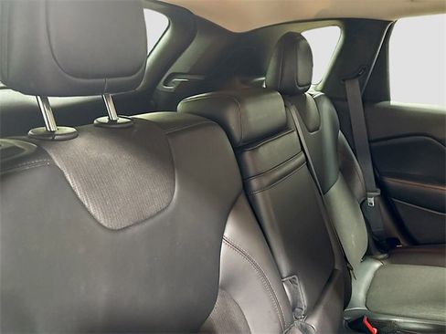 Used 2018 Jeep Cherokee Trailhawk w/ Cold Weather Group image 28