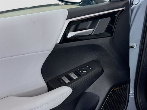 New 2026 Mitsubishi Outlander SE FWD image 17