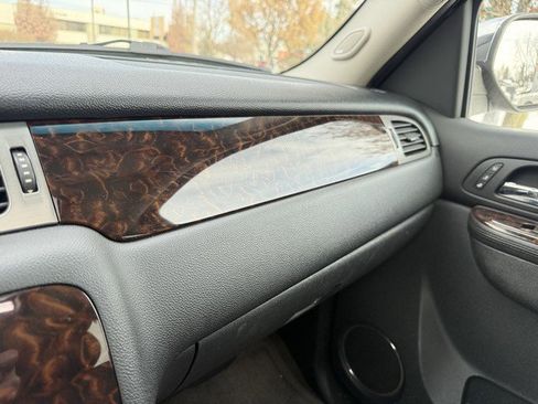 Used 2010 GMC Yukon Denali image 36