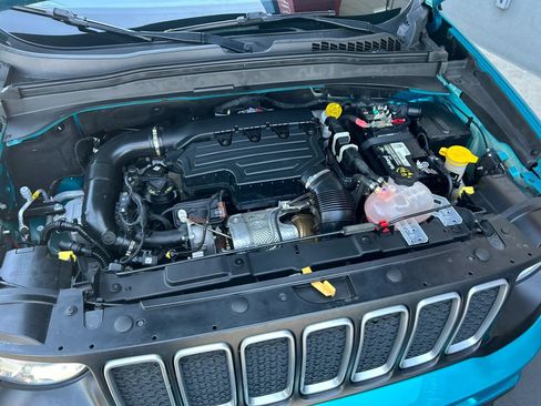Used 2022 Jeep Renegade Latitude AWD/4WD image 24