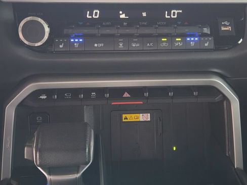 Used 2024 Toyota Tundra Platinum AWD/4WD image 17