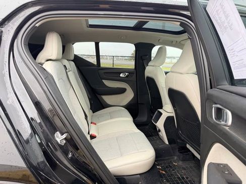 Used 2020 Volvo XC40 T5 Momentum w/ Protection Package Premier image 9