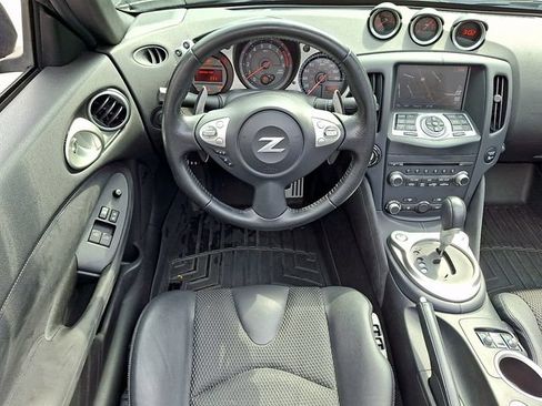 Used 2016 Nissan 370Z Touring Sport RWD image 10