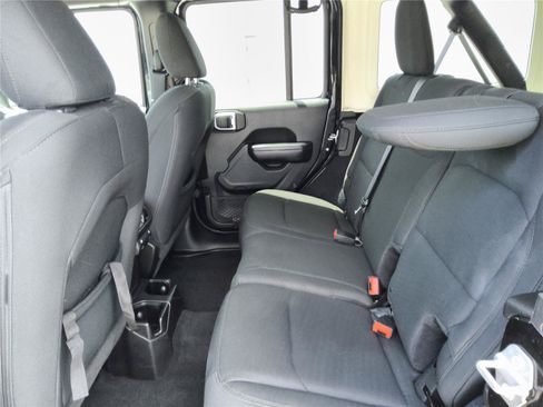 Used 2018 Jeep Wrangler Unlimited Sport S AWD/4WD image 18