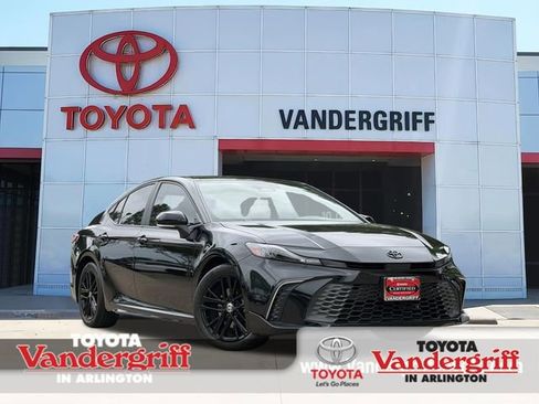 Certified 2025 Toyota Camry SE w/ Convenience Package image 1