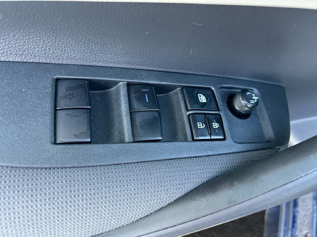 Used 2020 Toyota Corolla LE FWD image 12
