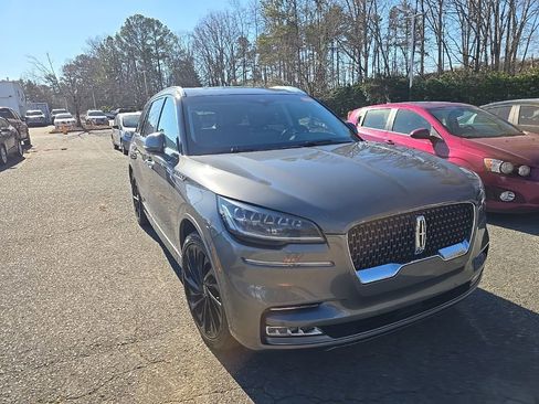 Used 2021 Lincoln Aviator Reserve w/ Equipment Group 208A image 2