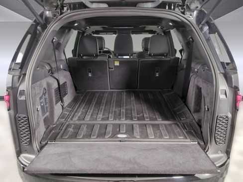 Certified 2025 Land Rover Discovery Dynamic SE image 26