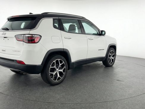 Used 2025 Jeep Compass Limited AWD/4WD image 9