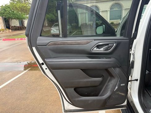 Used 2021 Chevrolet Tahoe LT w/ Luxury Package image 16