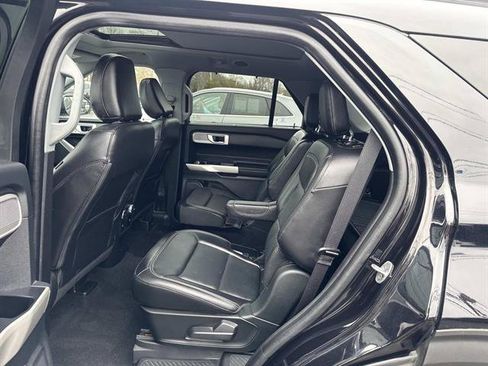 Used 2021 Ford Explorer Limited w/ Equipment Group 301A AWD/4WD image 34