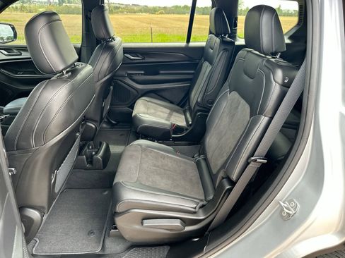 Used 2025 Jeep Grand Cherokee L Altitude image 20