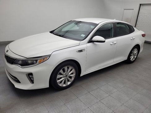 Used 2018 Kia Optima S FWD image 2