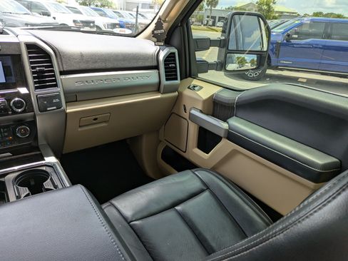 Used 2021 Ford F250 Lariat w/ Lariat Ultimate Package AWD/4WD image 17