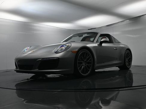 Certified 2019 Porsche 911 Targa 4S image 42