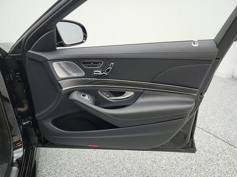 Used 2020 Mercedes-Benz S 560 Sedan image 19
