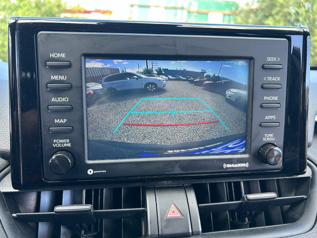 Used 2021 Toyota RAV4 XLE AWD/4WD image 18
