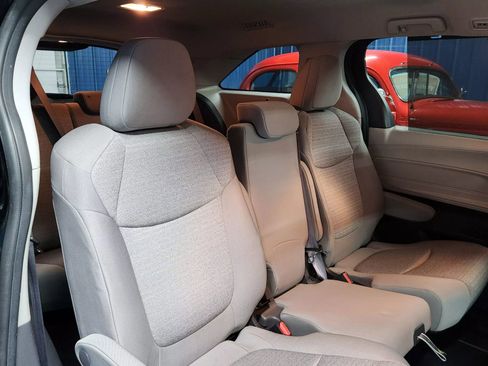 Used 2022 Toyota Sienna LE image 14
