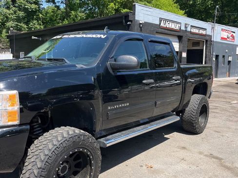 Used 2011 Chevrolet Silverado 1500 LT w/ All-Star Edition AWD/4WD image 4