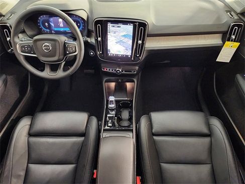 Used 2025 Volvo XC40 B5 Ultra w/ Protection Package Premier image 4
