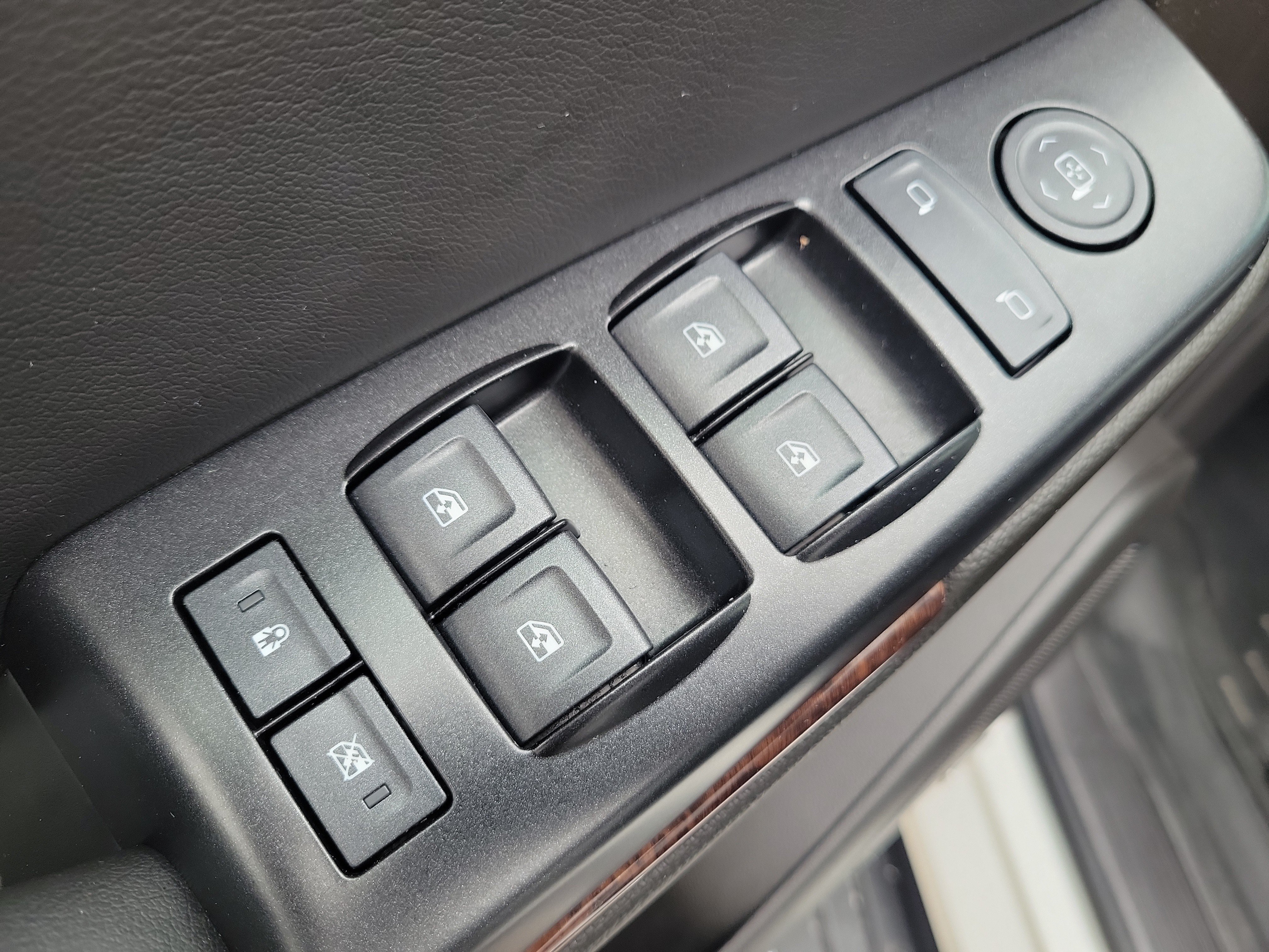 Used 2017 GMC Yukon SLE w/ HD Trailering Package AWD/4WD image 19