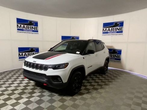 Used 2023 Jeep Compass Trailhawk w/ Sun and Sound Group AWD/4WD image 6