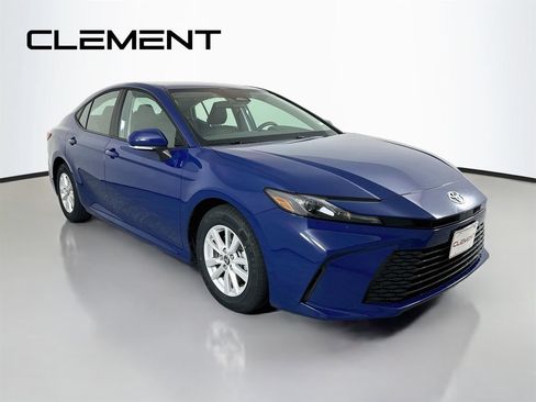 Used 2026 Toyota Camry LE FWD image 5