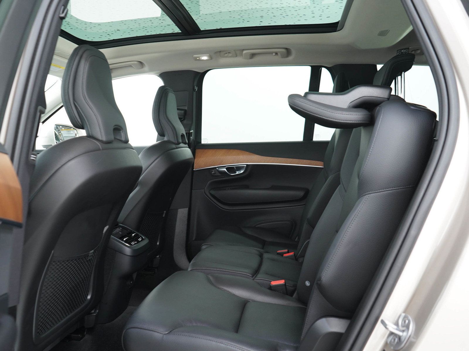 Used 2023 Volvo XC90 B6 Plus AWD/4WD image 16