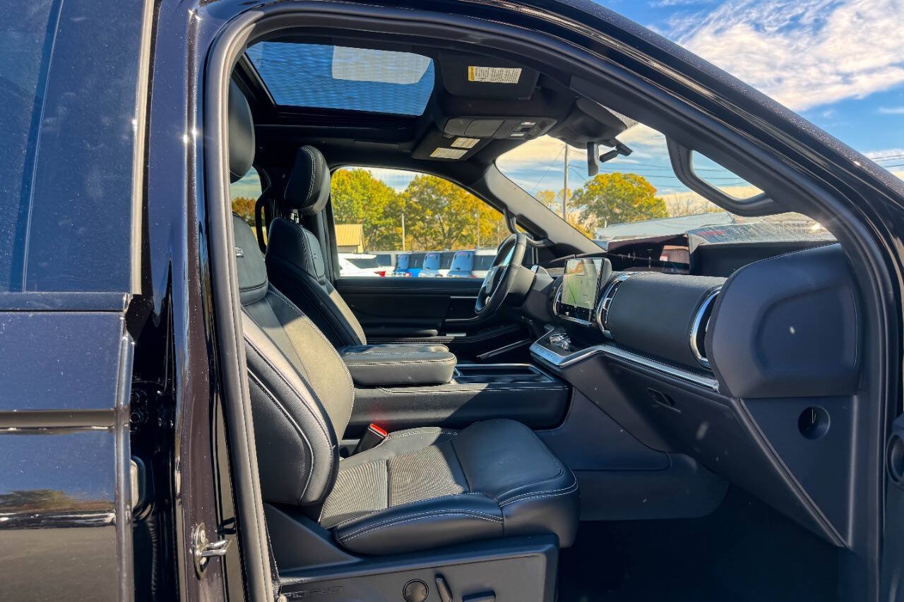 Used 2025 Ford Expedition Max Platinum w/ Stealth Performance Package AWD/4WD image 11