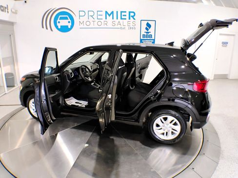 Used 2021 Hyundai Venue SE image 25