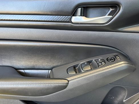 Used 2025 Nissan Altima 2.5 SV FWD image 11