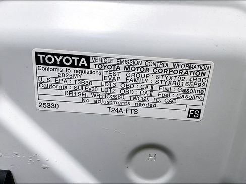 Used 2025 Toyota 4Runner SR5 AWD/4WD image 33