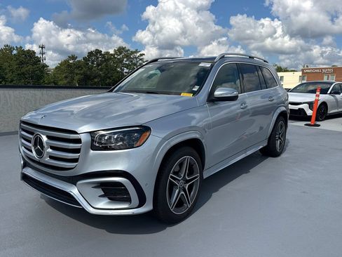 Used 2025 Mercedes-Benz GLS 450 4MATIC w/ AMG Line Exterior image 3