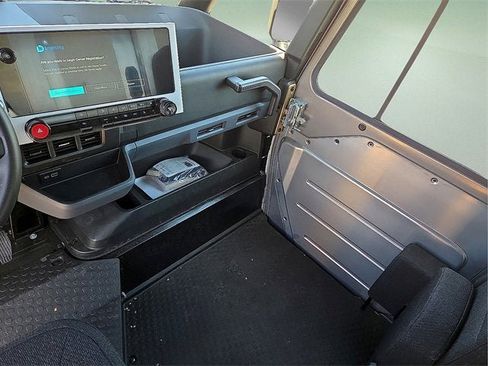 New 2025 Chevrolet Brightdrop 400 image 12